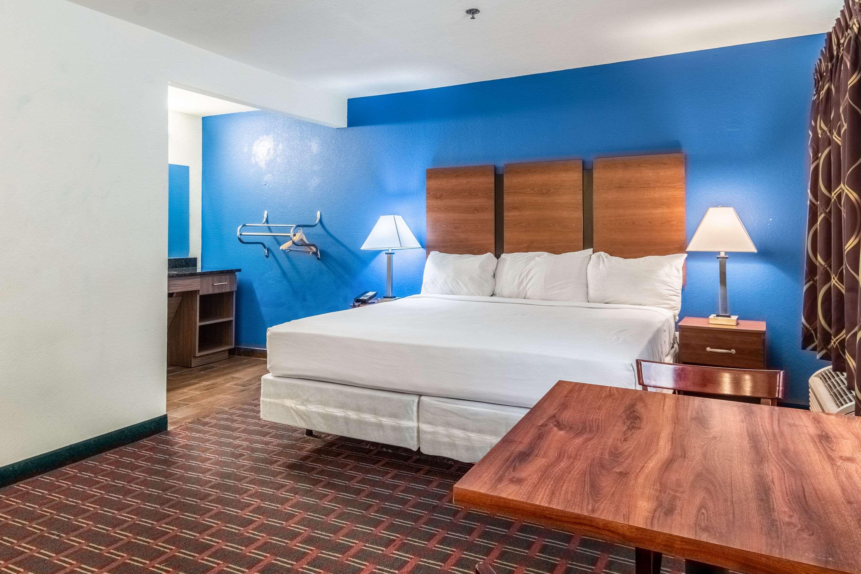 Rodeway Inn Уедърфорд Екстериор снимка