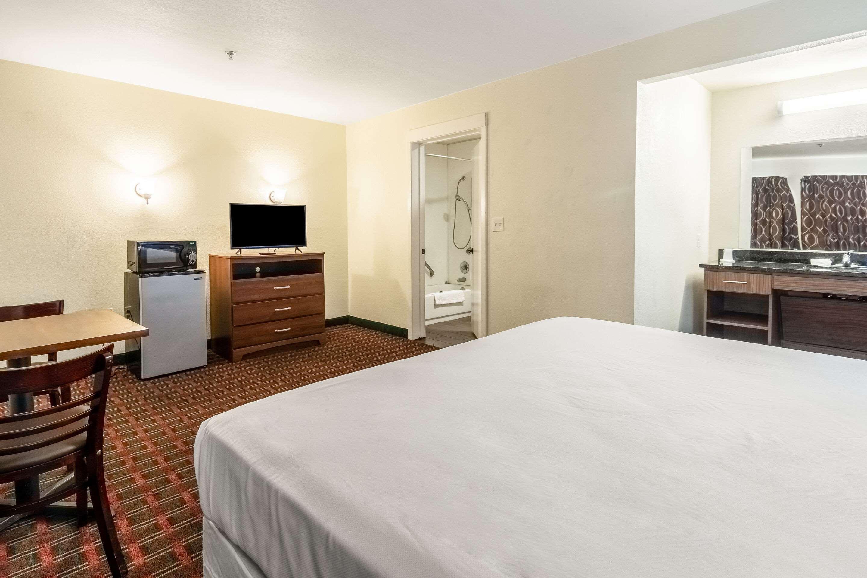 Rodeway Inn Уедърфорд Екстериор снимка