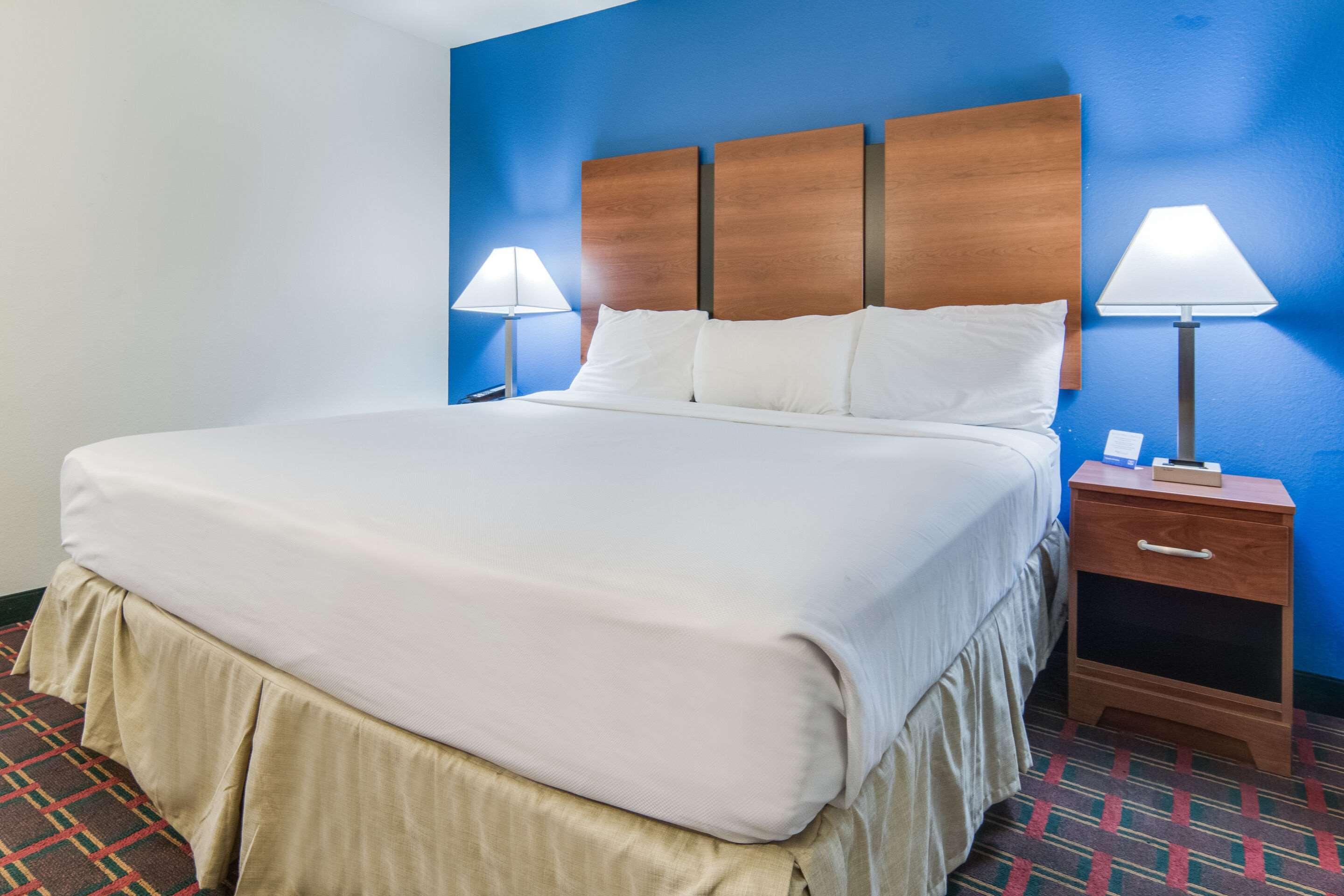Rodeway Inn Уедърфорд Екстериор снимка