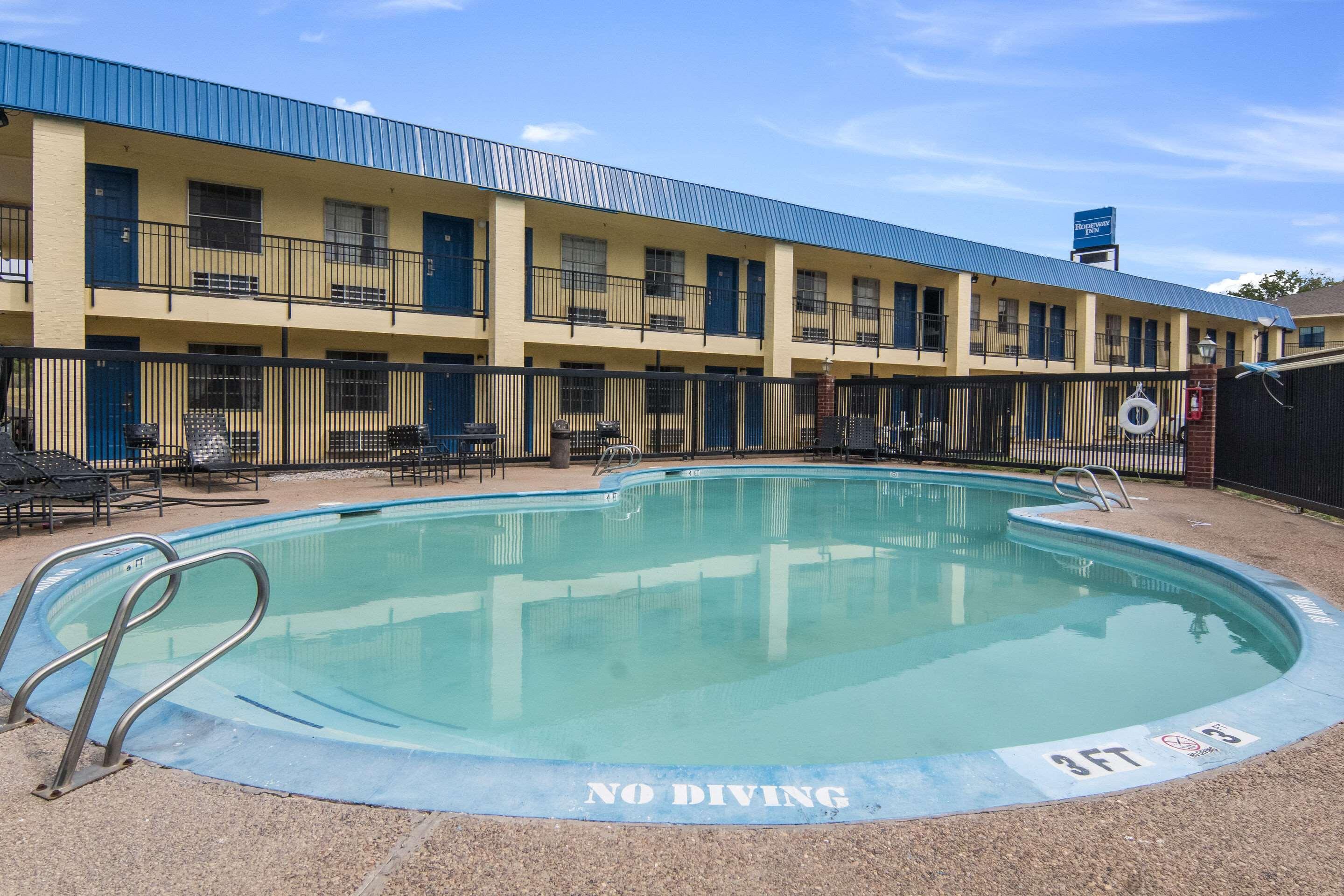 Rodeway Inn Уедърфорд Екстериор снимка