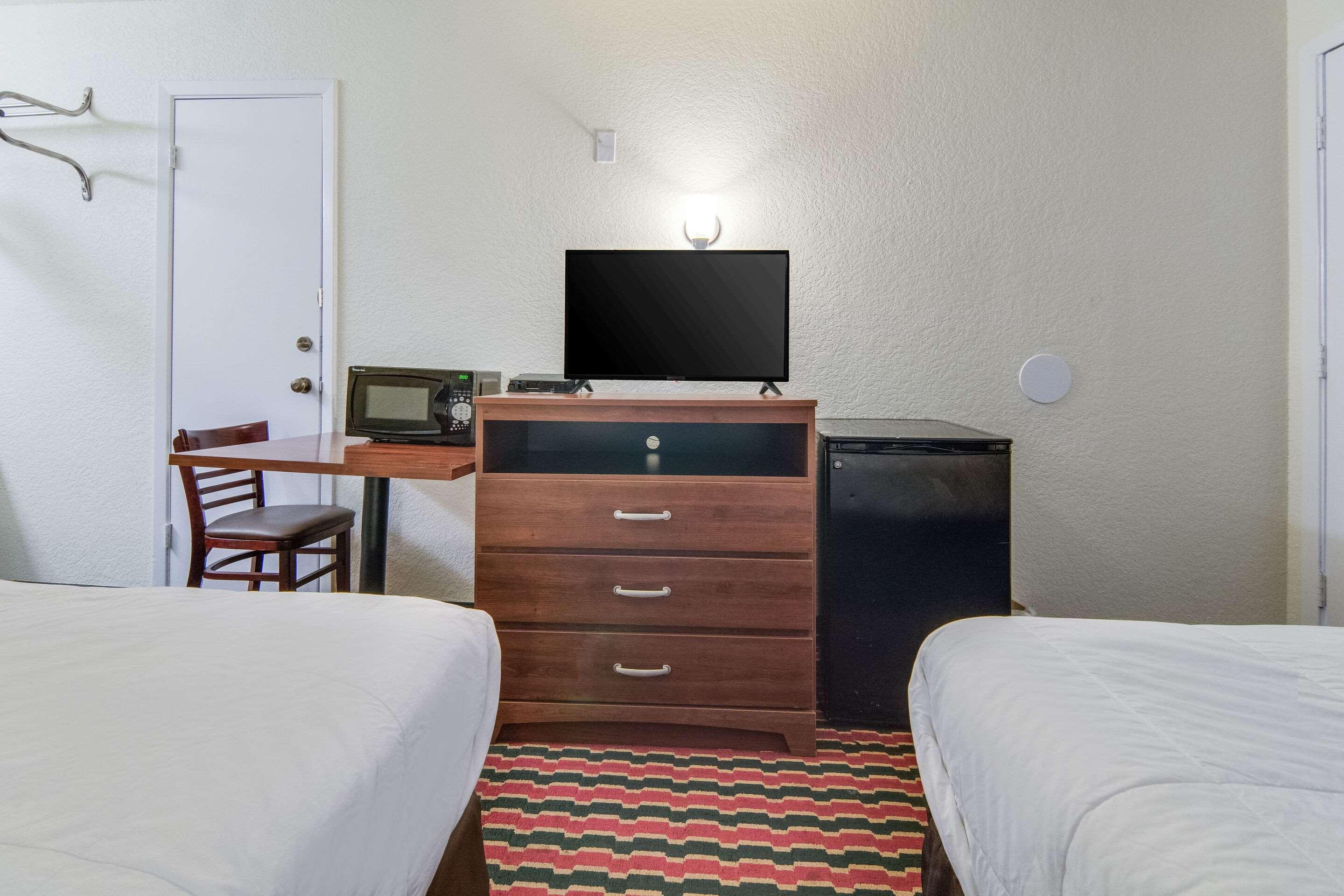 Rodeway Inn Уедърфорд Екстериор снимка